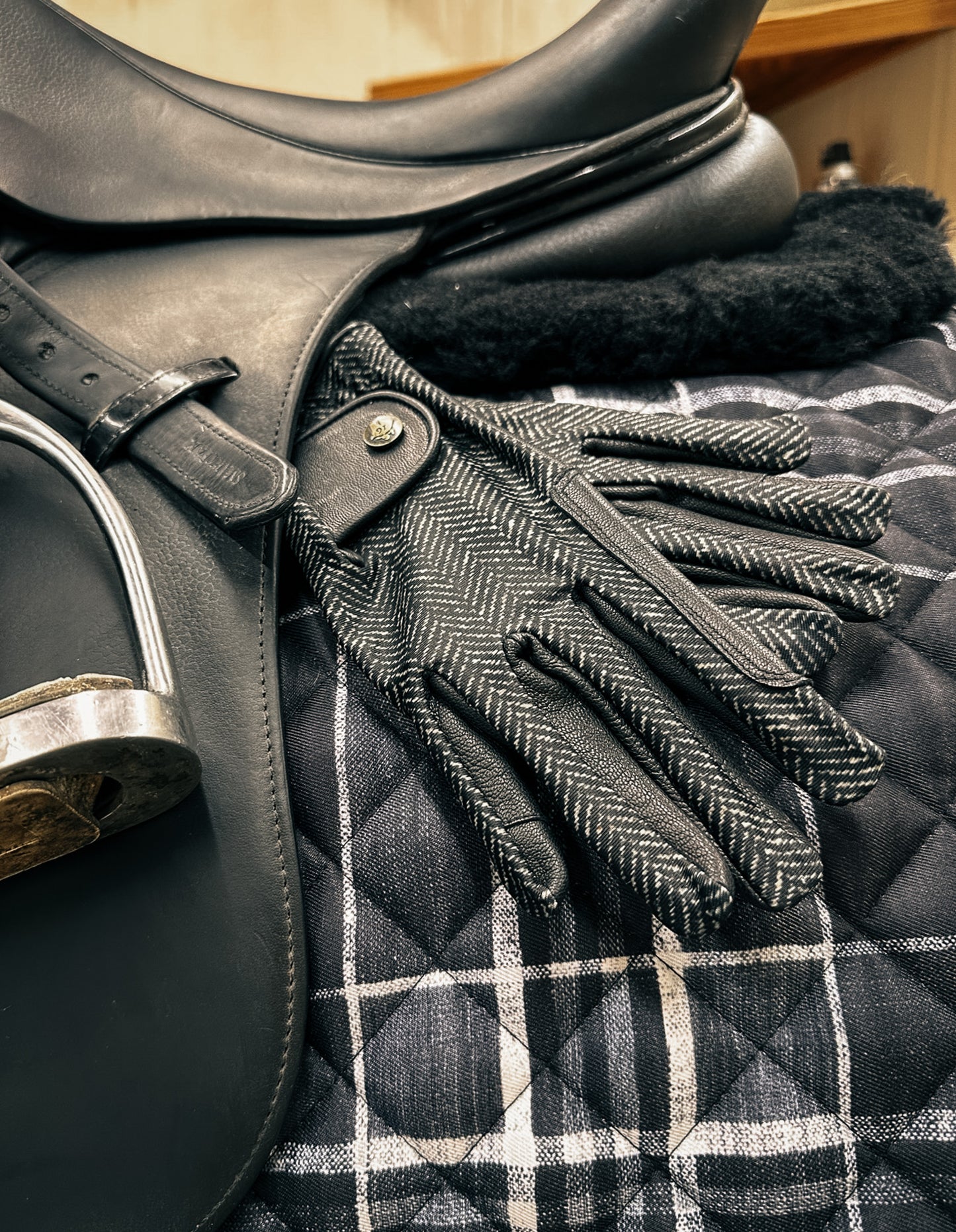 16 Cypress Riding Gloves - Black Herringbone